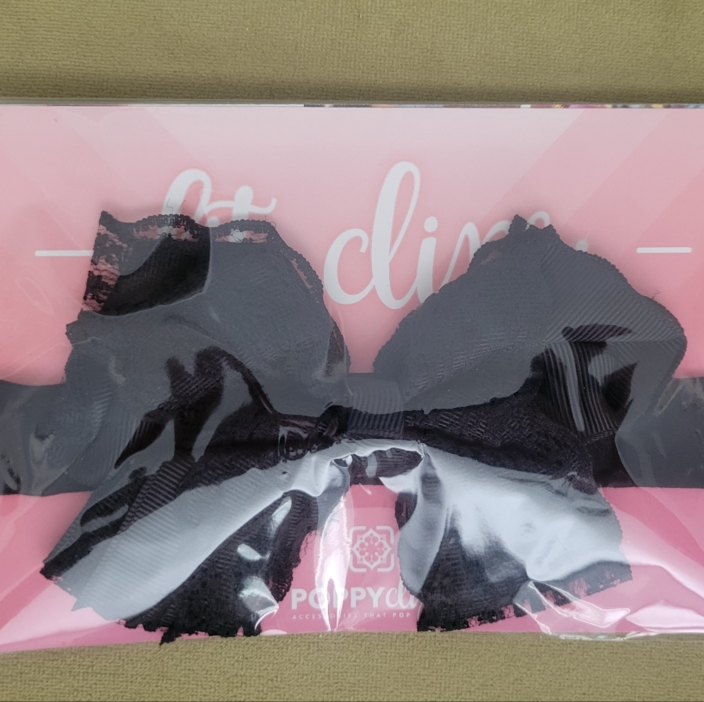 Black lace fitclip bow